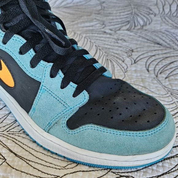 VGUC Nike Jordan 1 High Zoom Air CMFT Bleached Aqua Teal Orange Black 9 - Picture 2 of 16